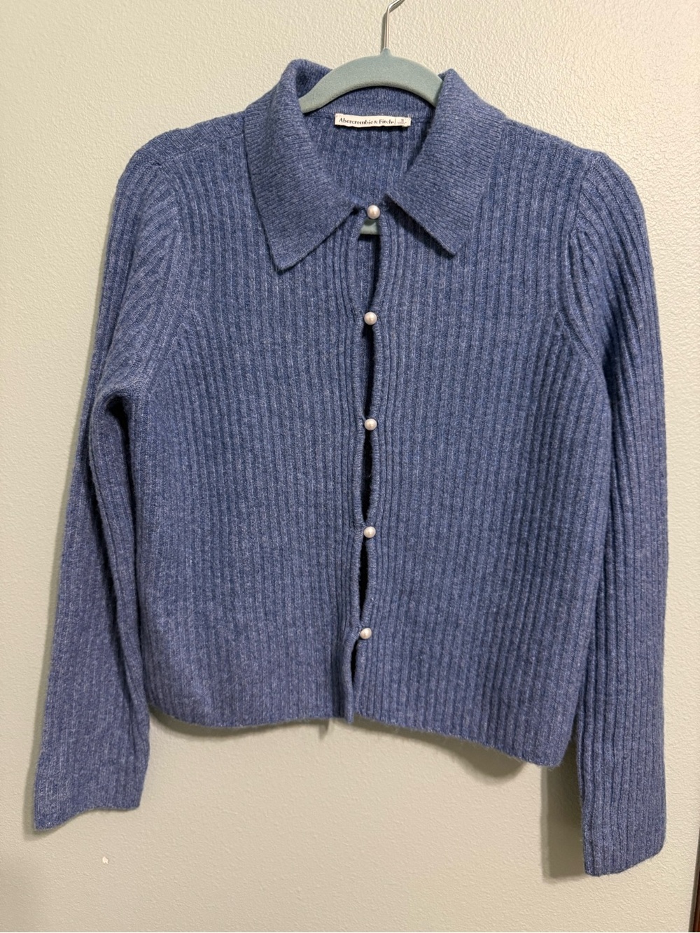 NWOT Abercrombie & Fitch Ribbed Pearl Button Collared Cardigan Size Small - Picture 3 of 10